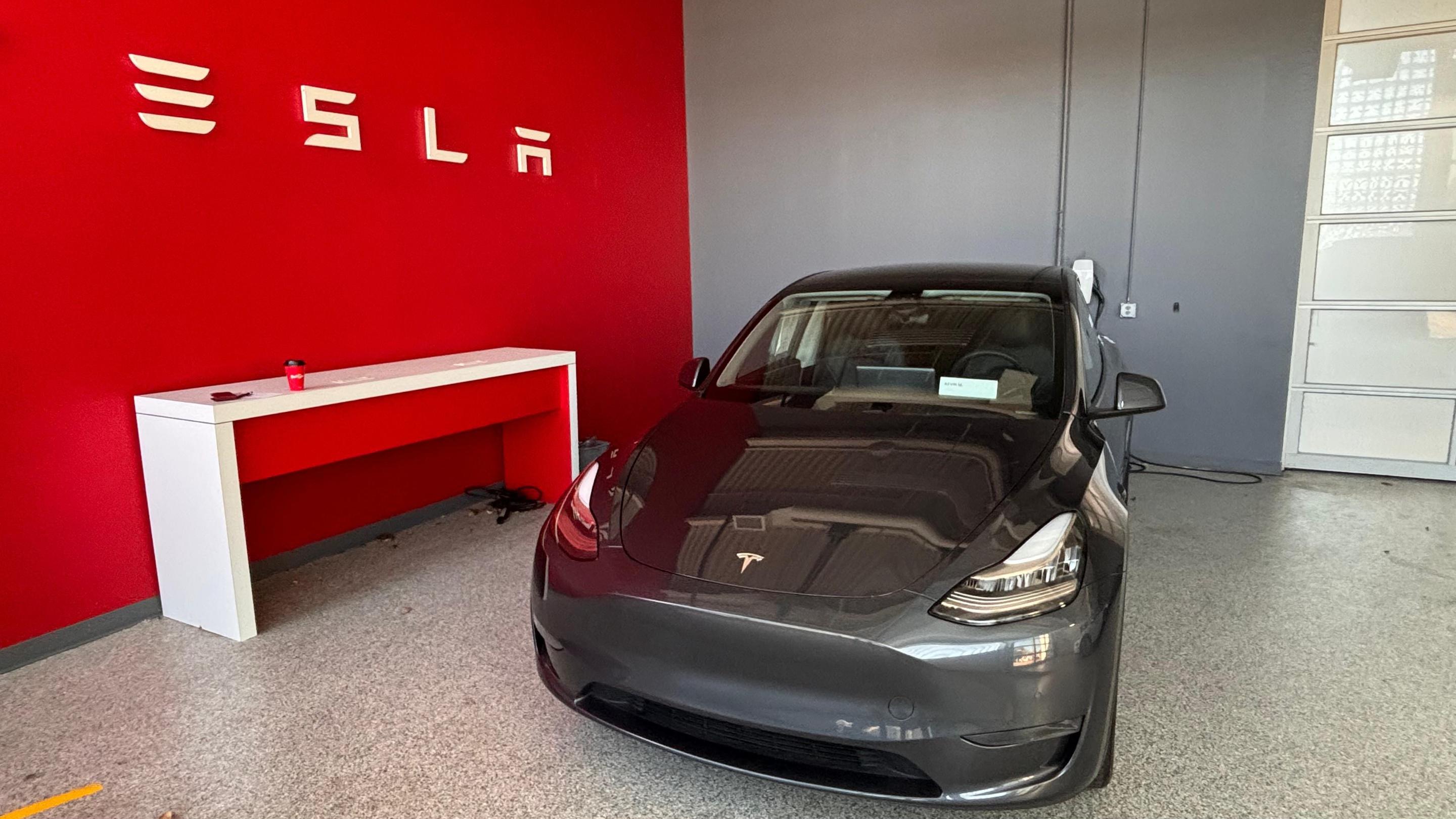 Tesla Model Y 2021 in Youngstown, OH