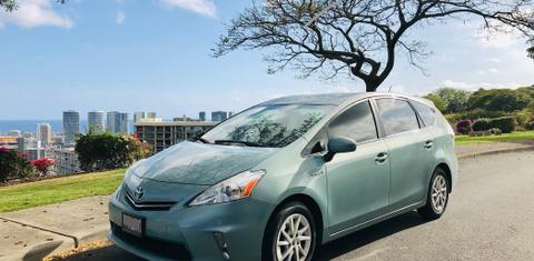 Toyota Prius v 2014