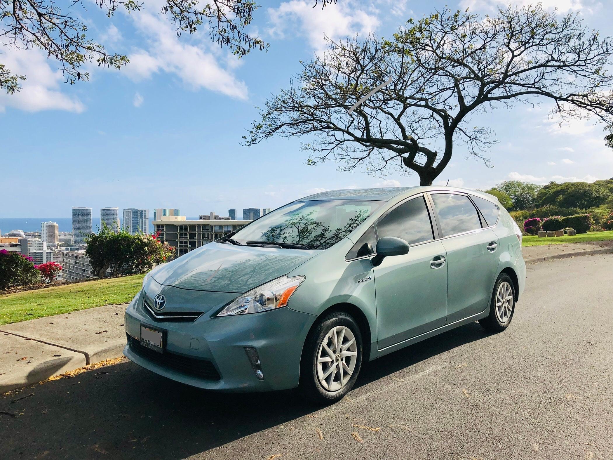 Toyota Prius v 2014 in 
