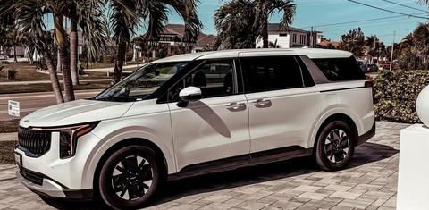 Kia Carnival Hybrid 2025