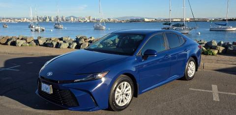 Toyota Camry Hybrid 2026