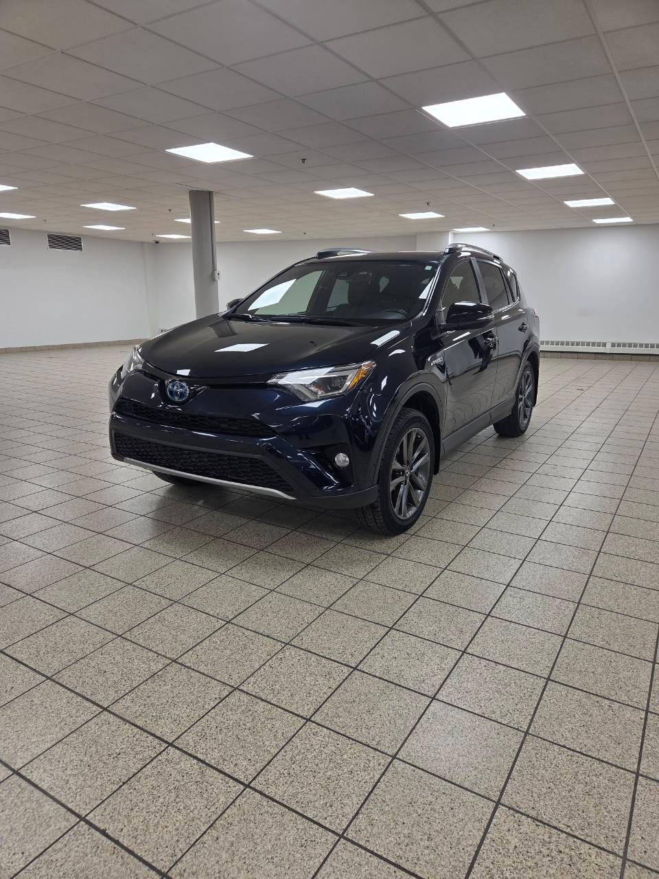 Toyota RAV4 Hybrid 2018 in Calgary, AB