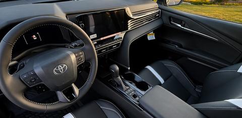 Toyota Camry Hybrid 2026