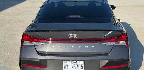Hyundai Elantra 2025