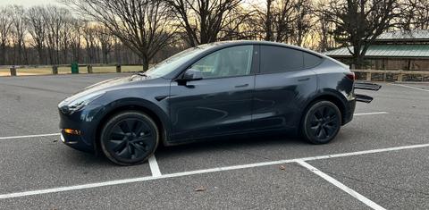 Tesla Model Y 2025