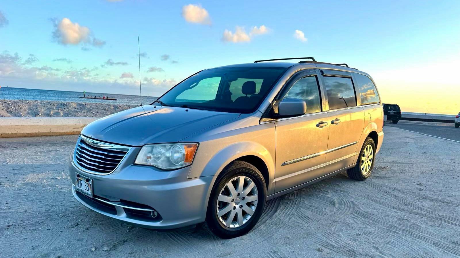 Chrysler Town & Country 2014 in Honolulu, HI