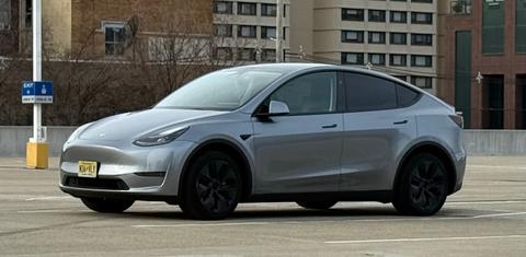 Tesla Model Y 2025