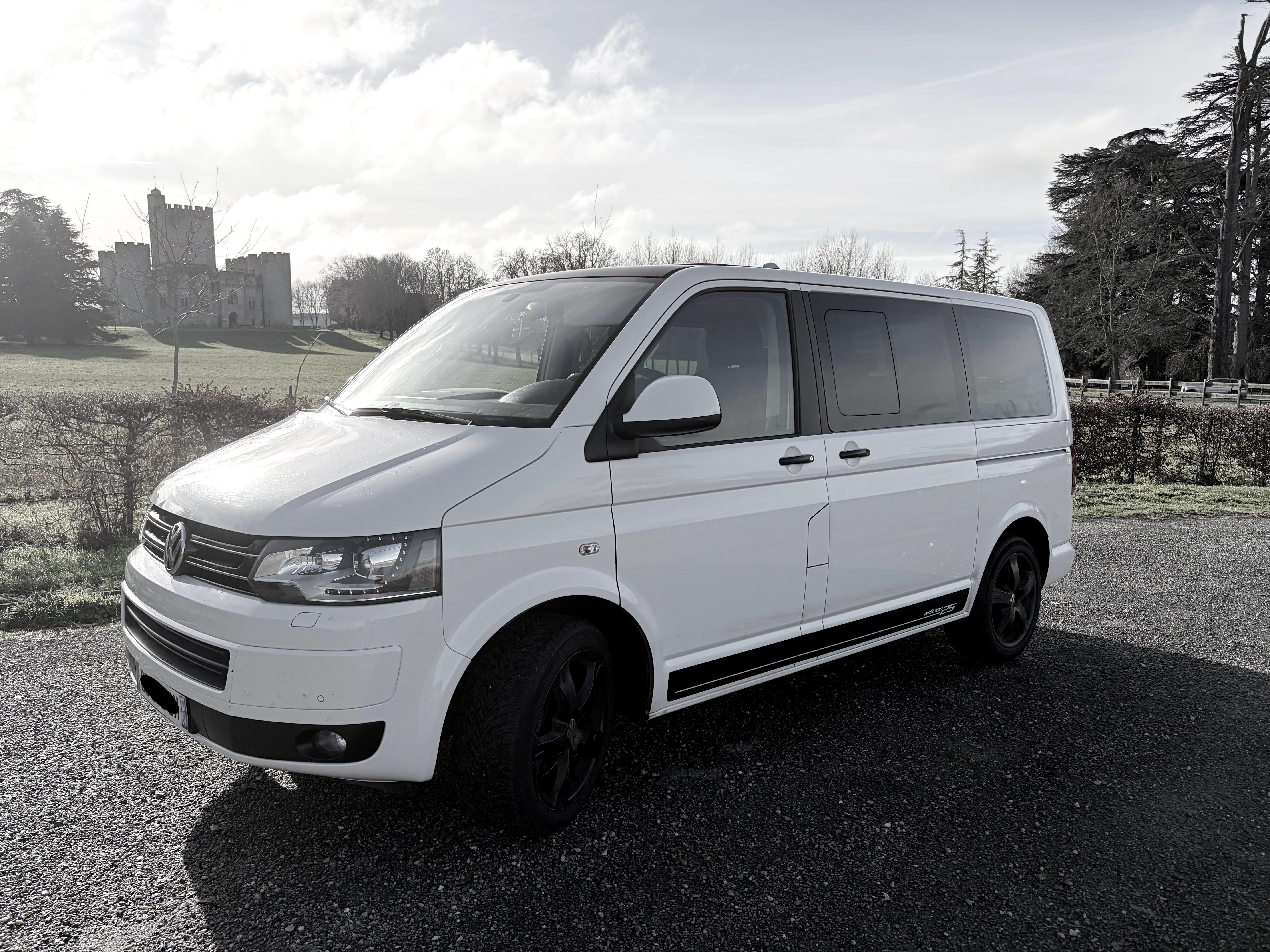 Volkswagen MULTIVAN 2014 à Le Nizan