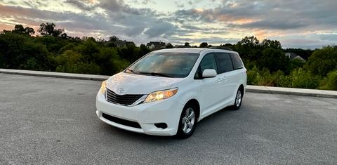 Toyota Sienna 2011