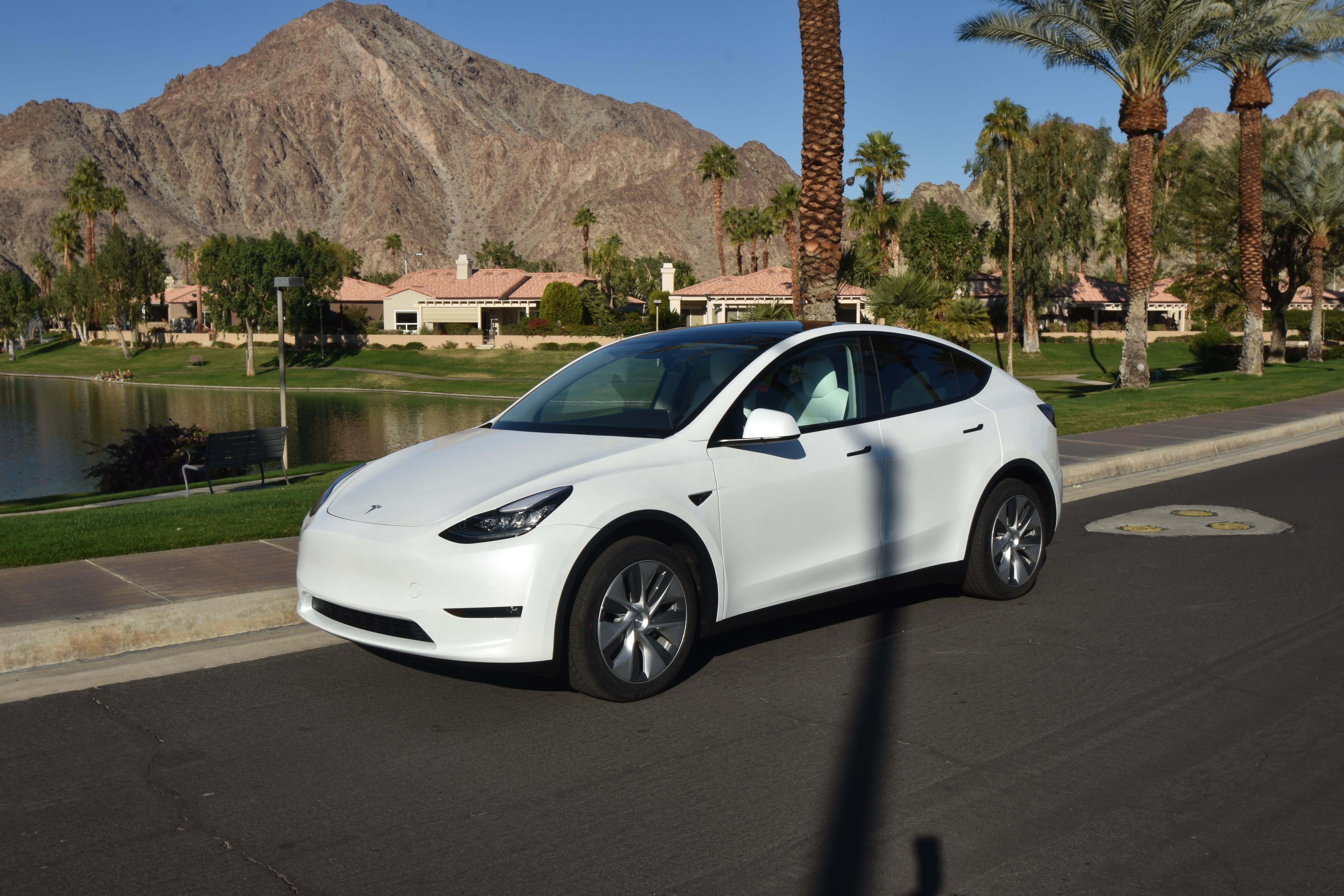 Tesla Model Y 2022 in La Quinta, CA