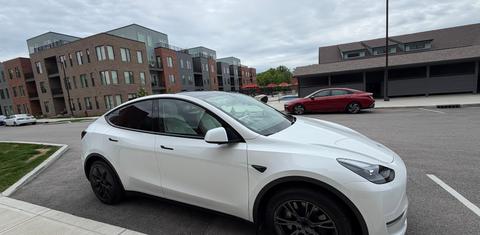 Tesla Model Y 2025