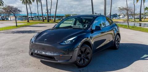 Tesla Model Y 2025