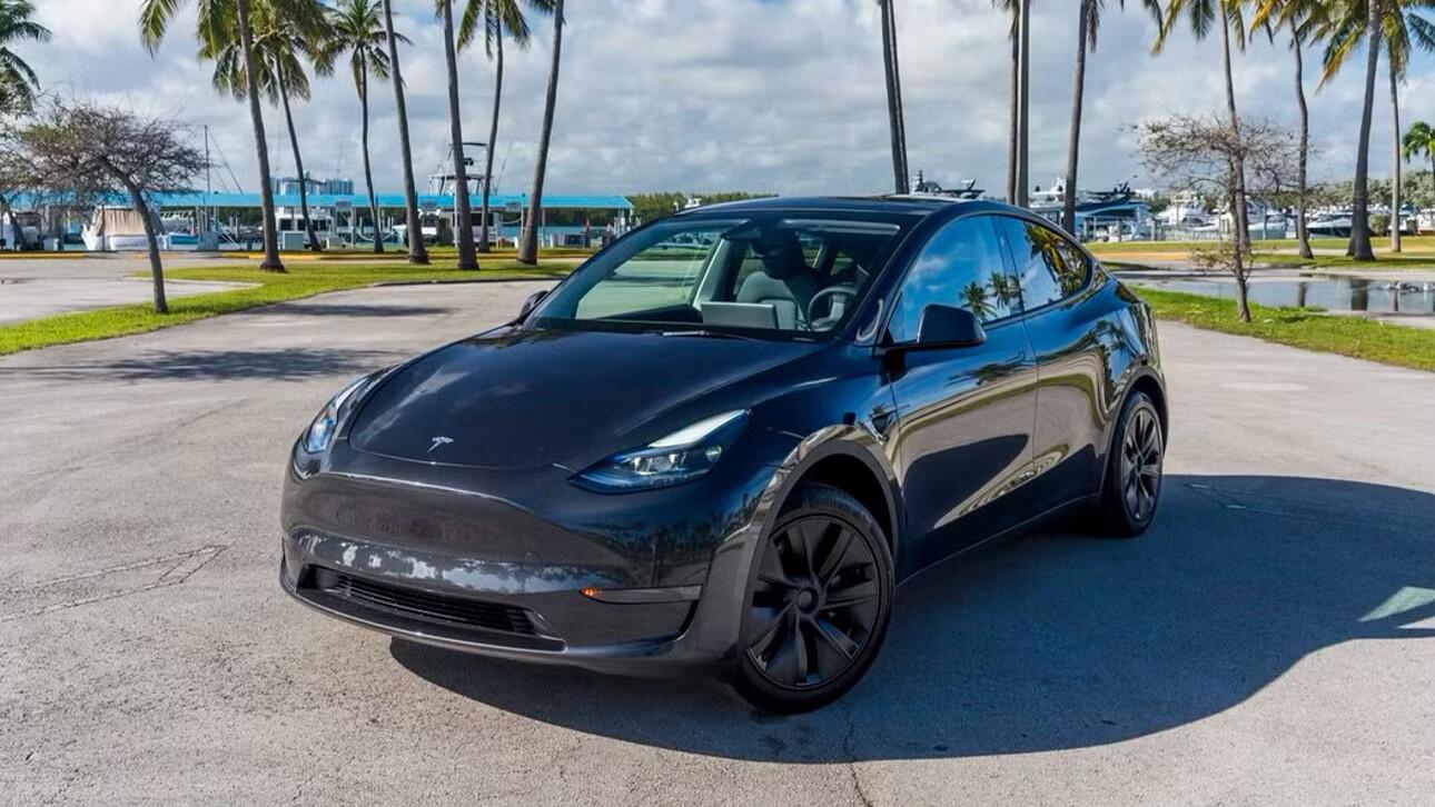 Tesla Model Y 2025 in Los Angeles, CA
