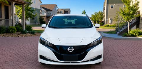 Nissan LEAF 2025