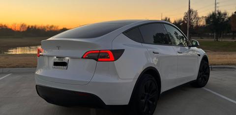 Tesla Model Y 2025