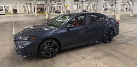 Toyota Camry Hybrid 2026
