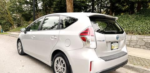 Toyota Prius v 2017