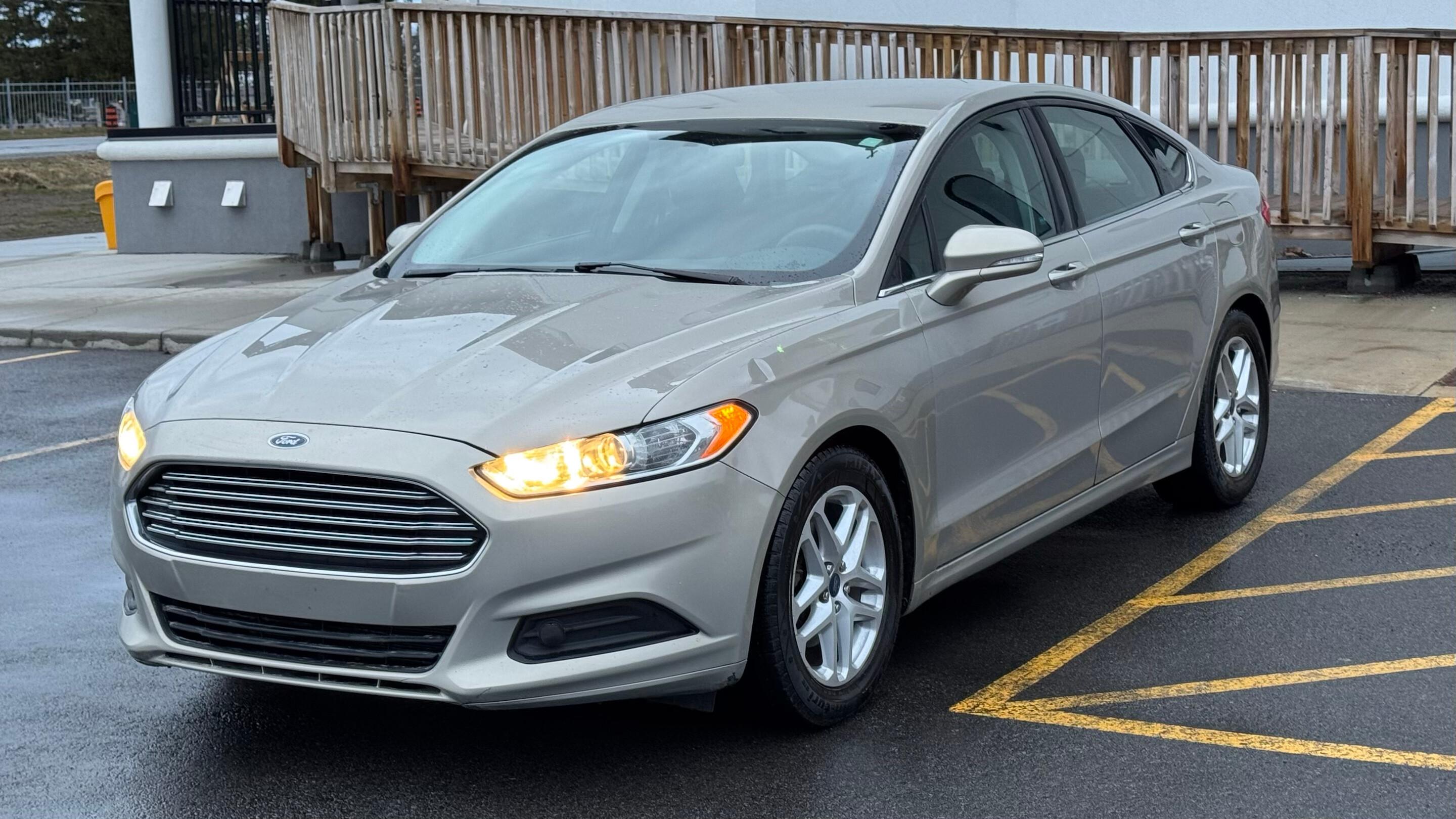 Ford Fusion 2015 à 