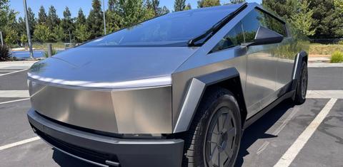 Tesla Cybertruck 2025