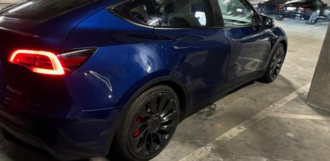 Tesla Model Y 2024