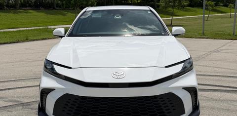 Toyota Camry Hybrid 2026