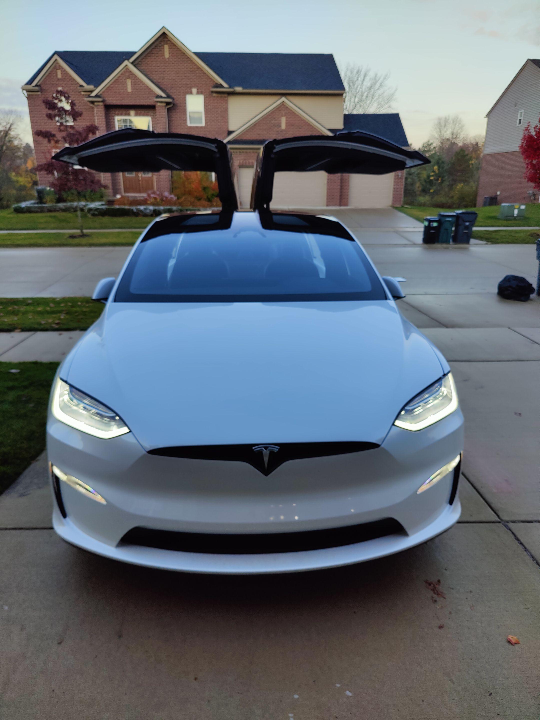 Tesla Model X 2023 in Troy, MI