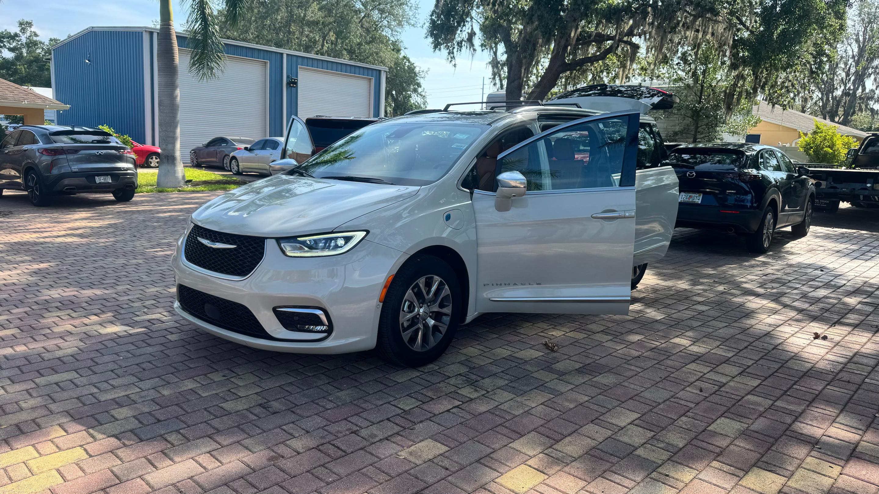 Chrysler Pacifica 2021 in Riverview, FL