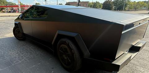 Tesla Cybertruck 2025