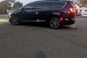 Chrysler Pacifica car