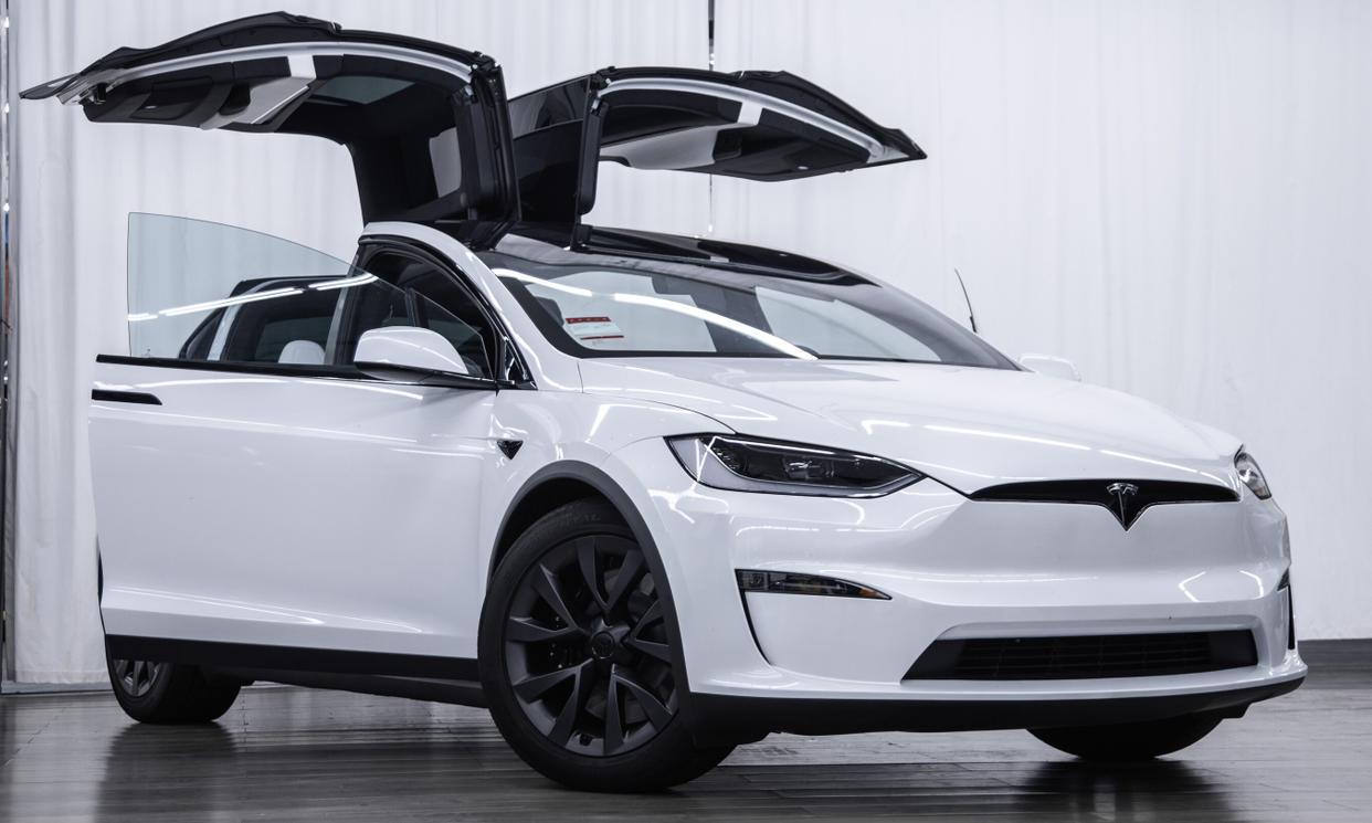 Tesla Model X 2024