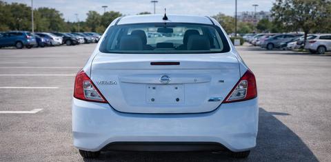 Nissan Versa 2015