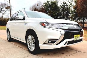 Mitsubishi Outlander PHEV 2019 in Elizabeth