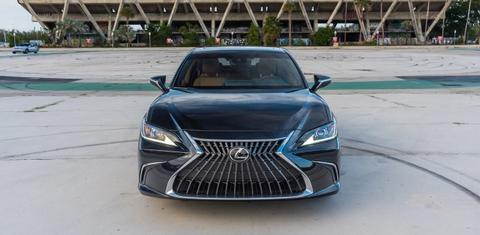 Lexus ES 2025