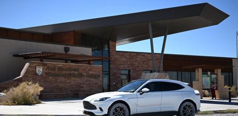 Aston Martin DBX 2021