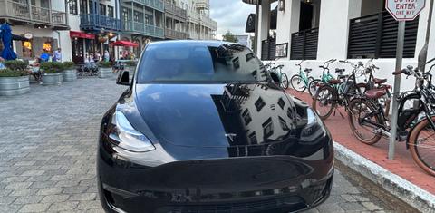 Tesla Model Y 2024