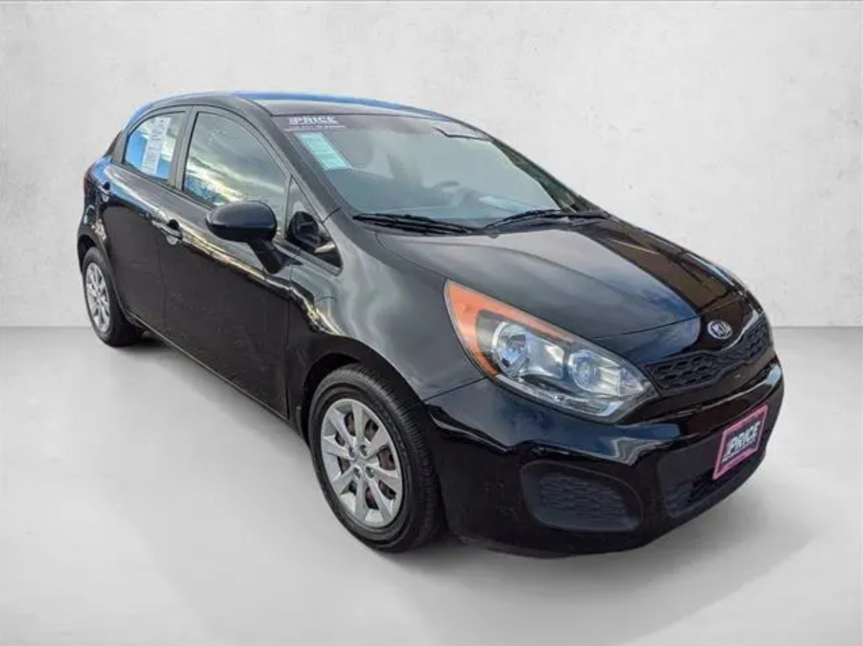 Kia Rio 2015 — Car rental alternative in Des Moines, IA