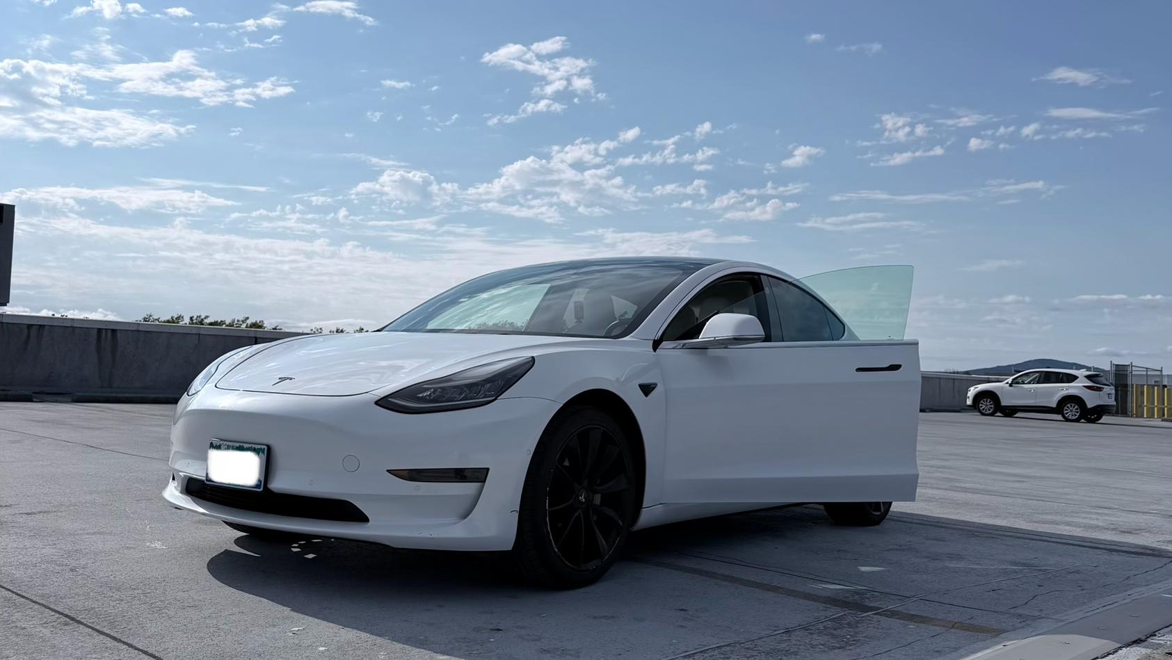 Tesla Model 3 2019 in Victoria, BC