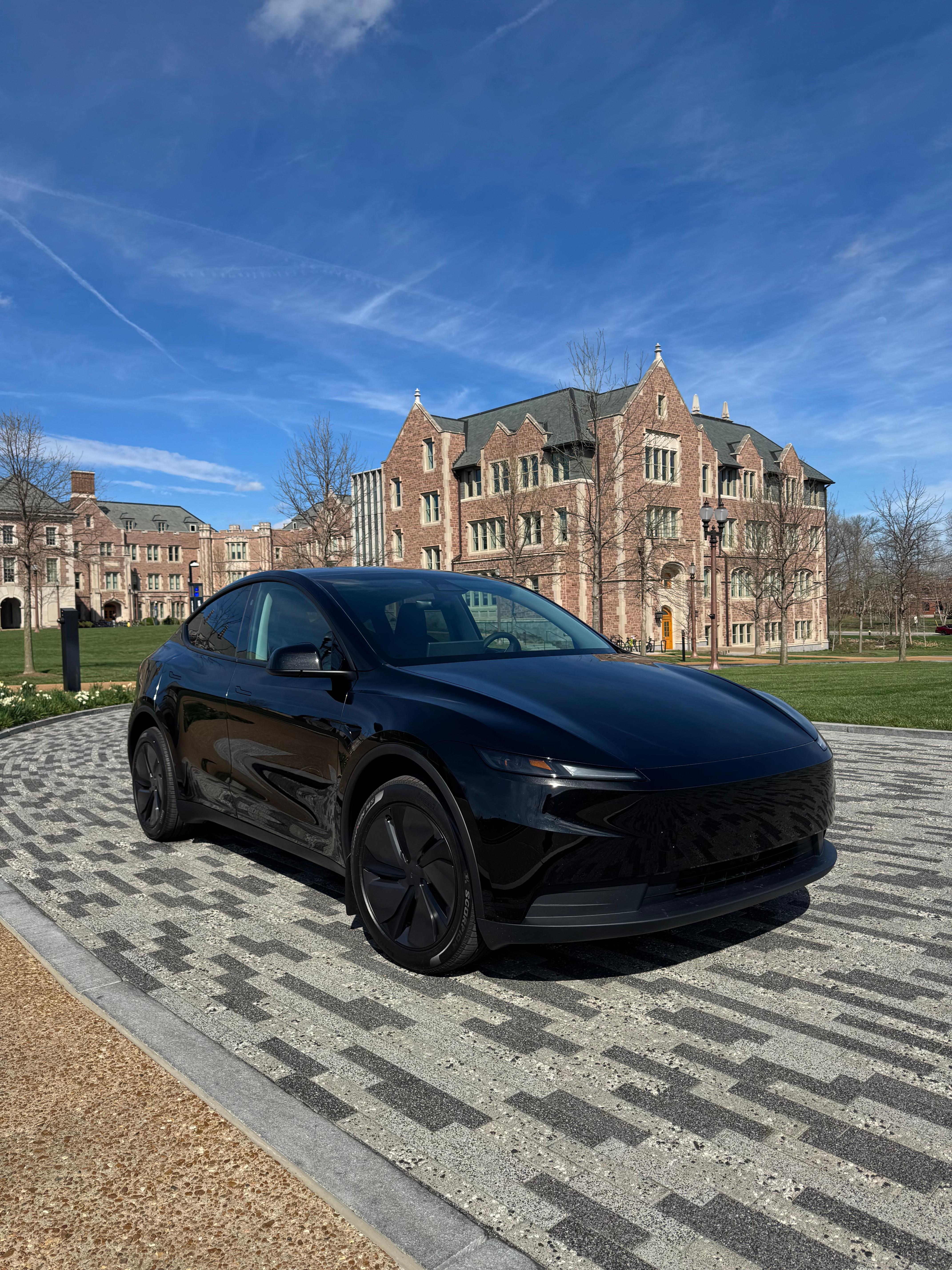 Tesla Model Y 2026 in Jennings, MO