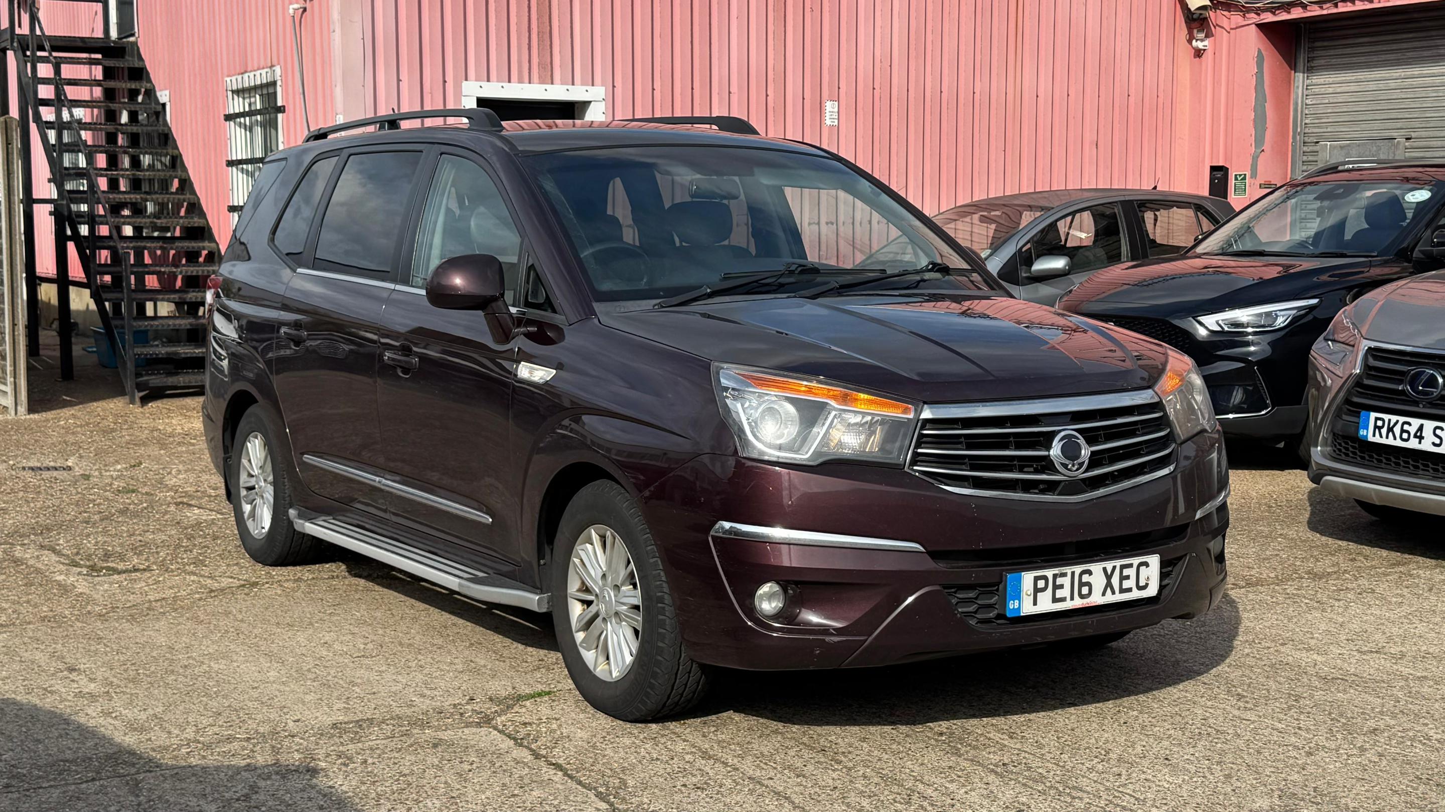 SsangYong Turismo 2016 in South Croydon