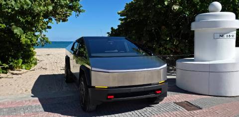 Tesla Cybertruck 2025