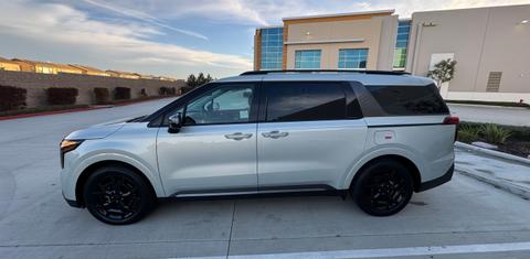 Kia Carnival Hybrid 2025