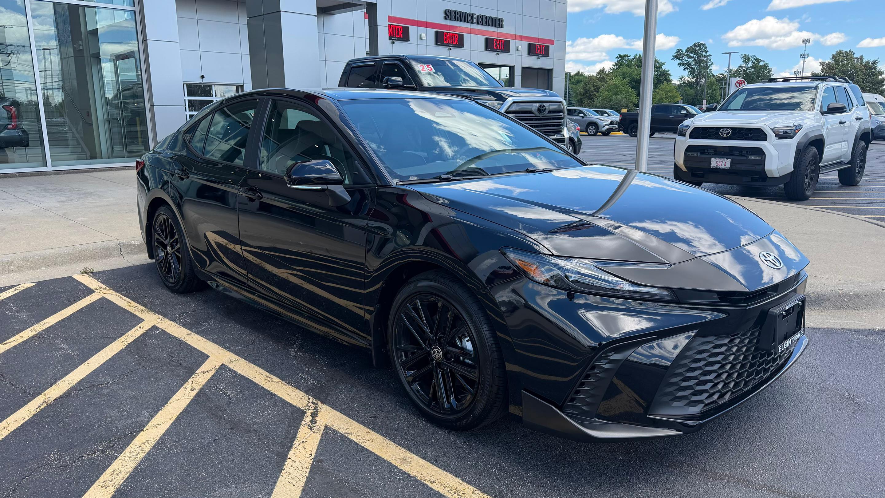 Toyota Camry Hybrid 2026 in Schaumburg, IL