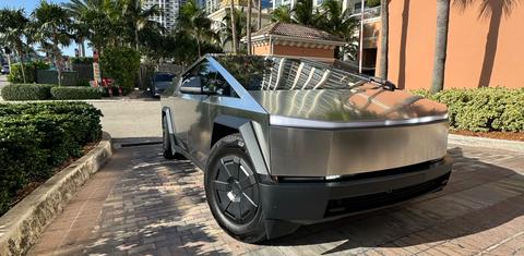 Tesla Cybertruck 2025
