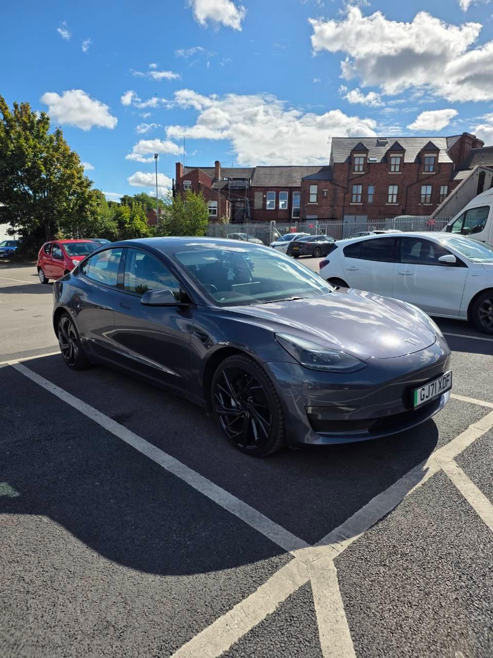 Tesla Model 3 2021 in Castleford