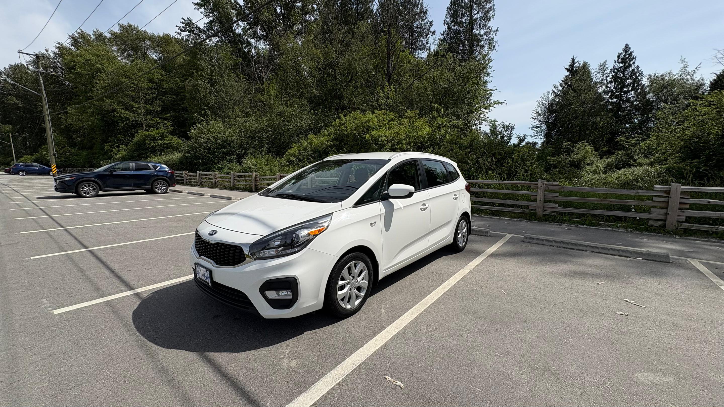 Kia Rondo 2017 in Burnaby, BC