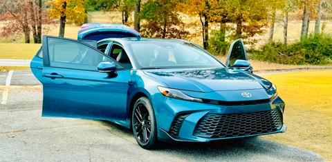 Toyota Camry Hybrid 2025
