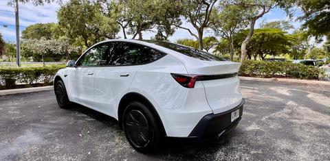 Tesla Model Y 2026