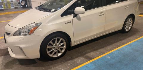 Toyota Prius v 2014