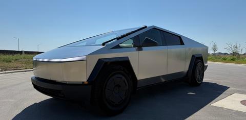 Tesla Cybertruck 2025