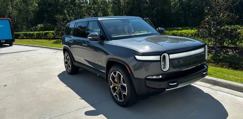 Rivian R1S 2023
